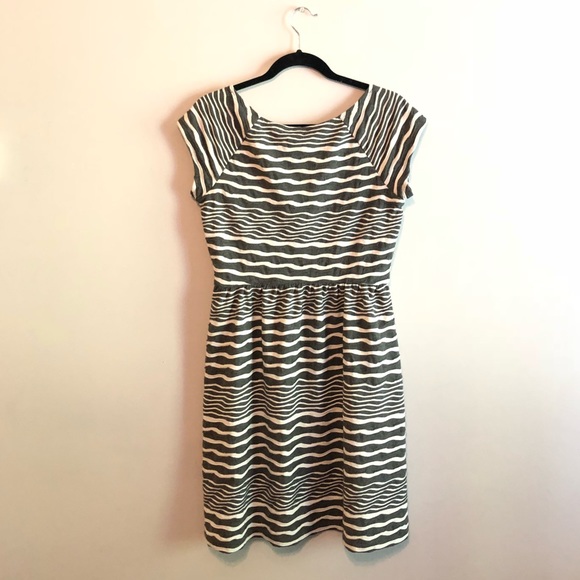 AGB Short Sleeved Dress - Picture 2 of 6